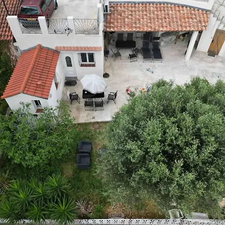 Maison De *