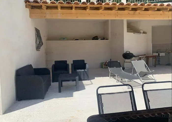 Maison De טולון